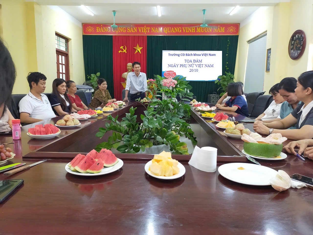 Tọa đàm 20/10 – Tri ân những bông hoa thắp sáng tri thức