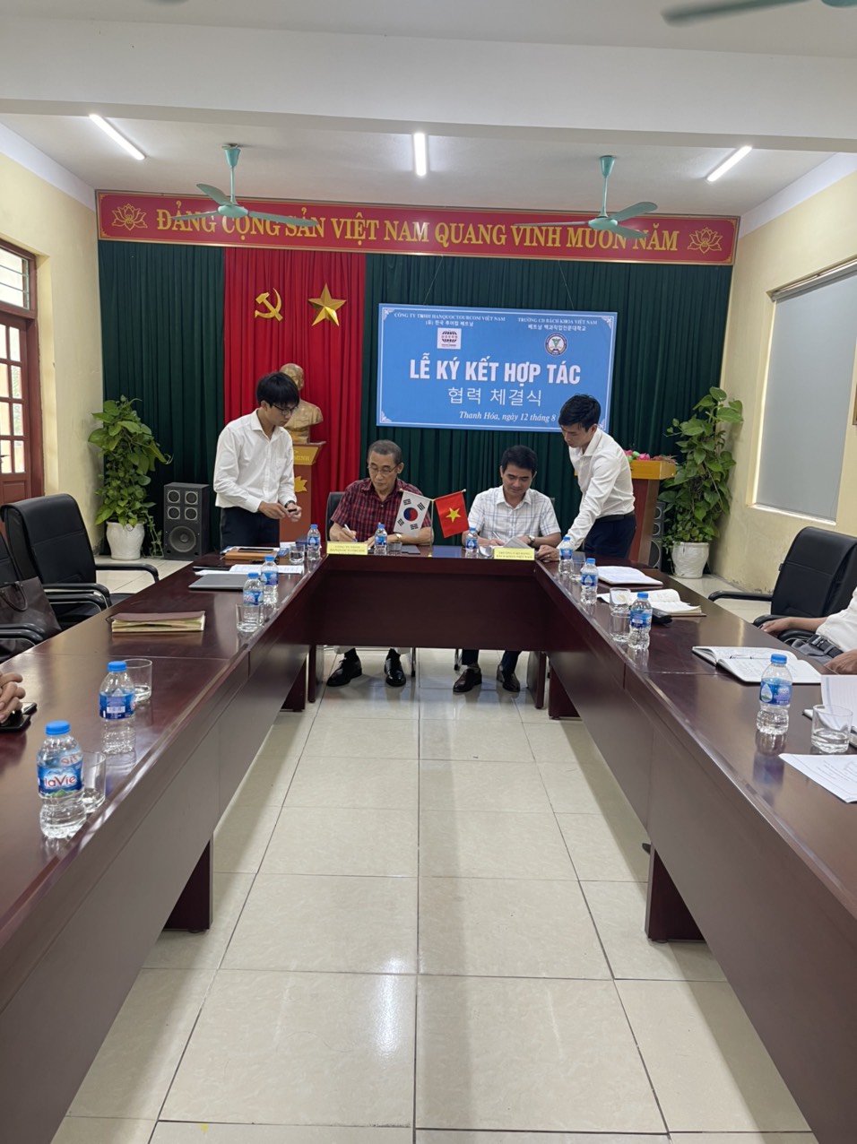 TRƯỜNG CĐ BÁCH KHOA VIỆT NAM KÝ KẾT HỢP TÁC VỚI CÔNG TY HÀN QUỐC