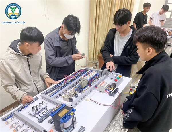 Điện công nghiệp - Ngành học “hot” ở Trường Cao đẳng Bách khoa Việt Nam (VCST)
